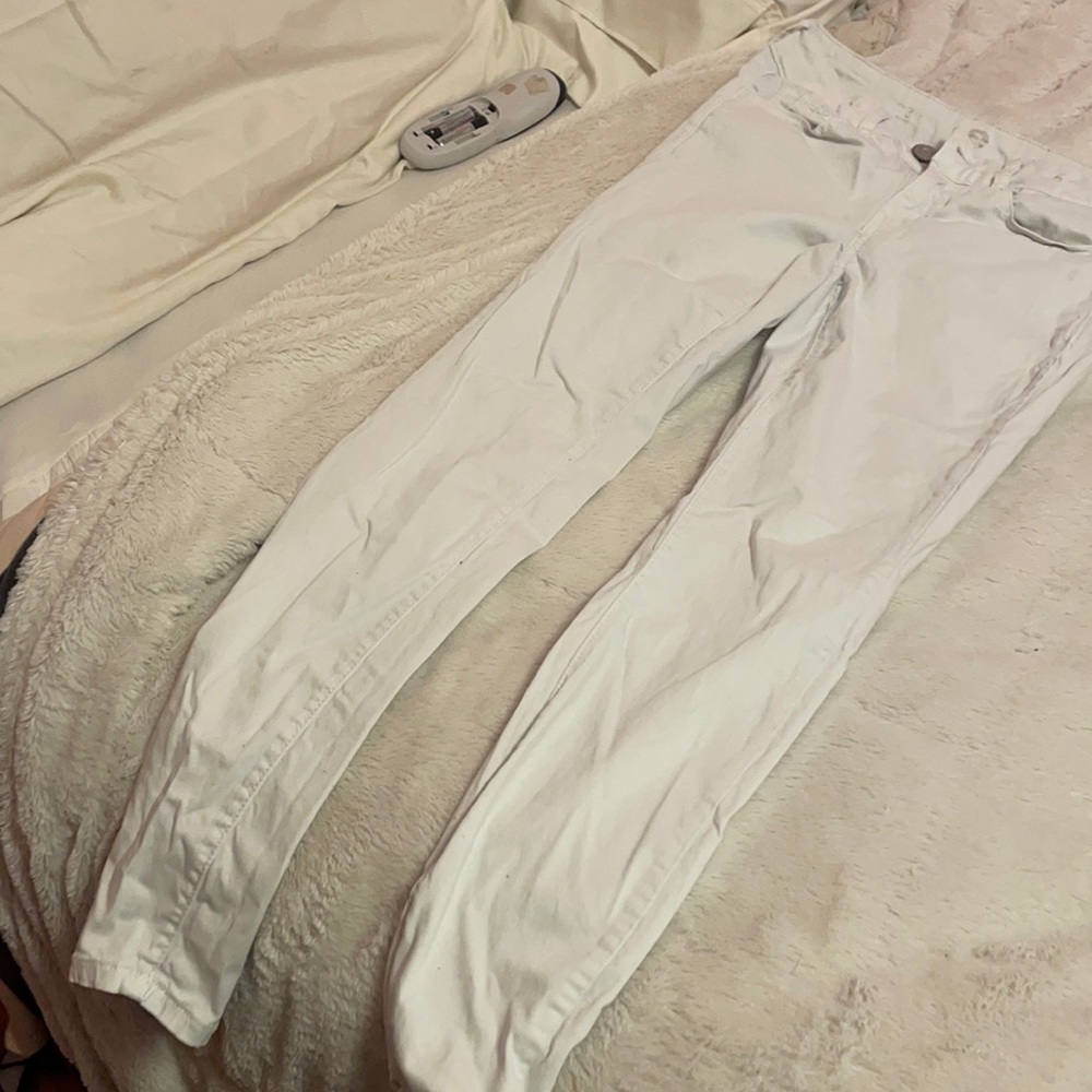 White jeans. No stains or rips